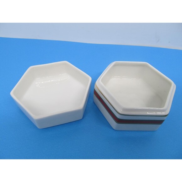 Royal Doulton Ribbon  2 7/8" Hexagonal Box And Lid Circa 1986 - Picture 4 of 6